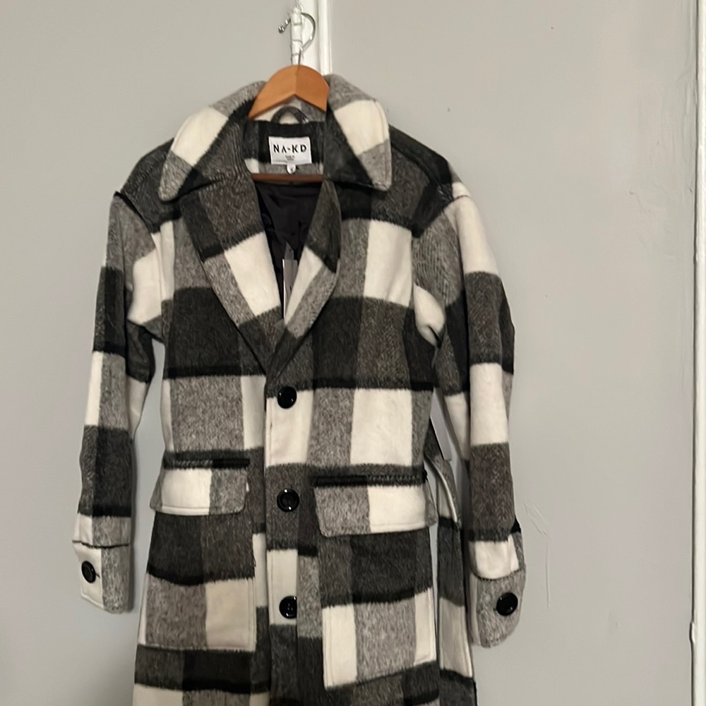 HP!! 🎉NWT Checkered oversized belted coat